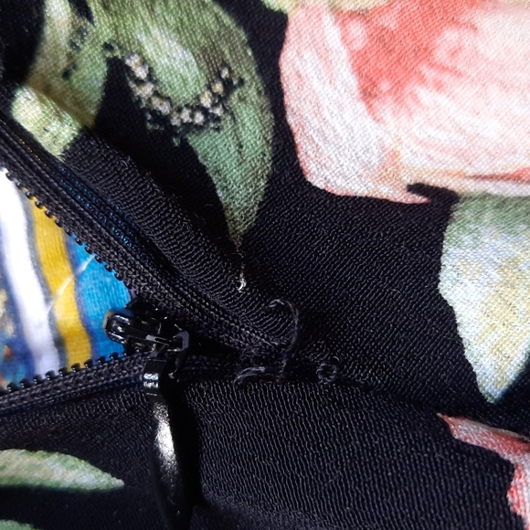 FREE Le Chateau Dark Floral Mini Sz XXL - Picture 4 of 12